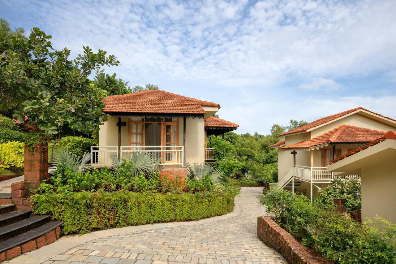 Resort Amritara Aura & Spa Mandrem